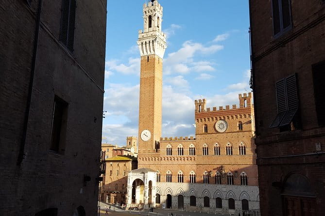 San Gimignano, Siena, Monteriggioni: Fully Escorted Tour, Lunch & Wine Tasting - San Gimignano: towers, lanes, and a good first stop