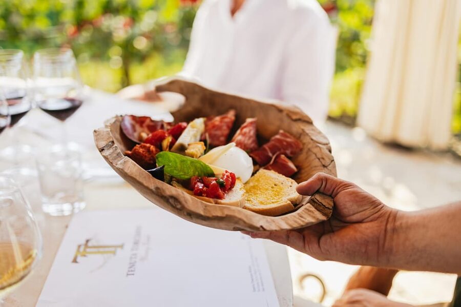 San Gimignano: Tuscan Vineyard Lunch with Wine Tasting - Wine Tasting With a Local Expert