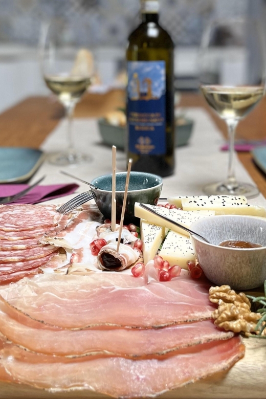 San Gimignano: Vineyard and Cellar Tour with Wine Tasting - Starting among the vines
