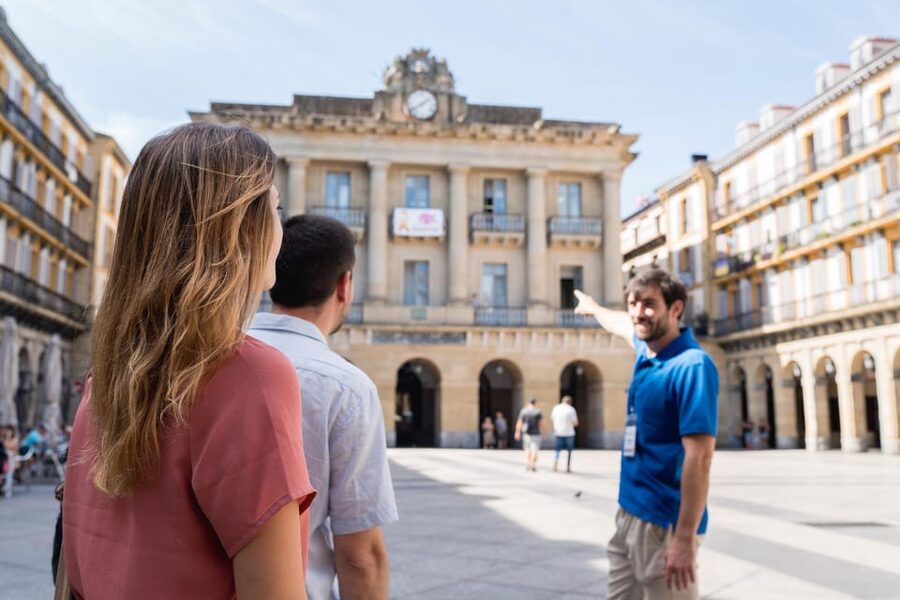 San Sebastian Food Tour: Pintxo Tasting Paired with Wines - Why the guide matters here