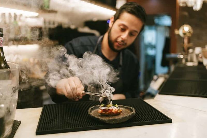 San Sebastian: Pintxos and Wine Tour - Starting at Goikoa Palace and La Mejillonera