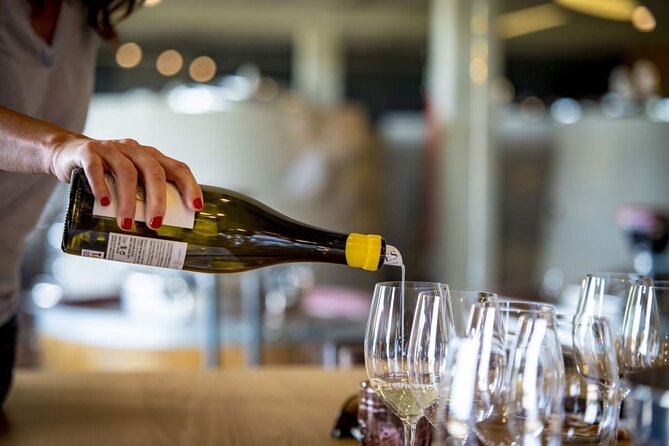 Santiago de Compostela: Cheese and Wine Tasting Experience - Arriving in Santiago’s old town