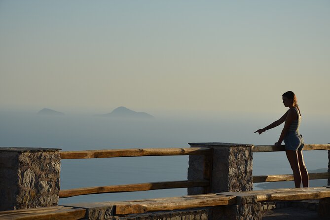 Santorini Highlights Small-Group Tour with Wine Tasting option - Starting in Fira and handling pickup