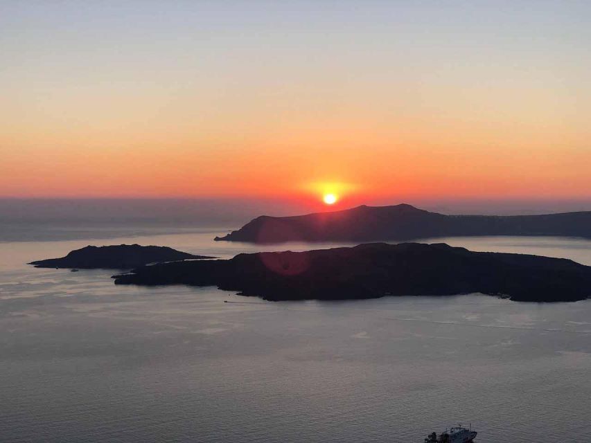 Santorini: Small-Group Sunset Wine Tour with Santo Winery - What you will drink, and what you will eat