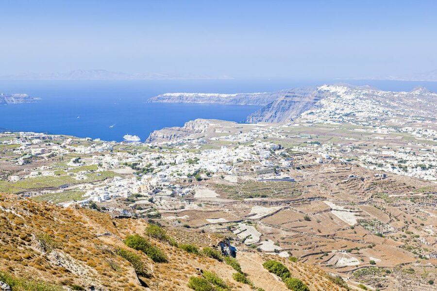 Santorini: Top Sights Day Trip, Wine Tasting, & Oia Sunset - Emporio and its Venetian fortress