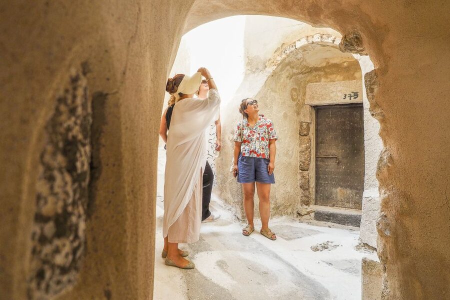 Santorini: Top Sights Day Trip, Wine Tasting, & Oia Sunset - Guides, drivers, and the pace of the day