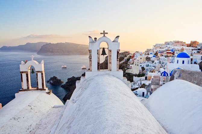 Santorini: Wine Tour with Sunset in Oia - Why Santorini wine is worth your afternoon