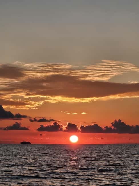 Sarandë: Sunset boat tour with local wine - What the $35 price really buys you