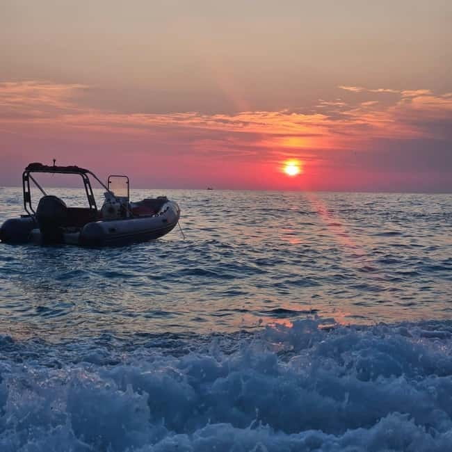 Sarandë: Sunset boat tour with local wine - Who should book this sunset cruise?