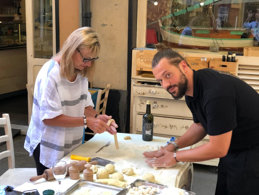 Sestri Levante: Pesto & Cooking Classes, Wine Tasting - Preparing two fish dishes with a chef
