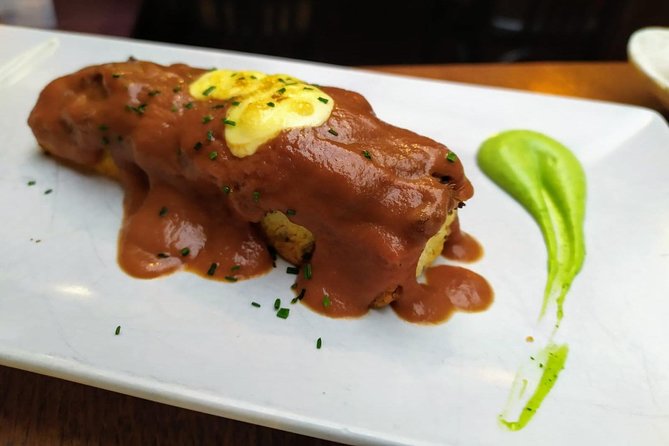 Sevilla Food Tour: Tapas, Wine, History & Traditions - Why this Seville food walk works well