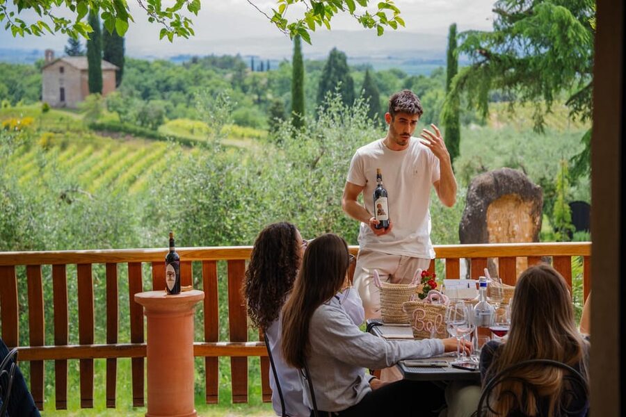 Siena: winery tour, wine tasting and lunch - Inside the cellar: from grape to bottle