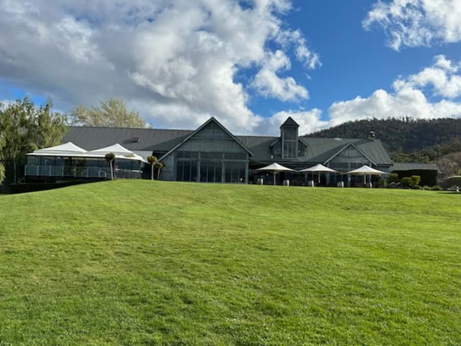 Signature Wine Tour - Hobart & SE Tasmania - A small-group start from Hobart