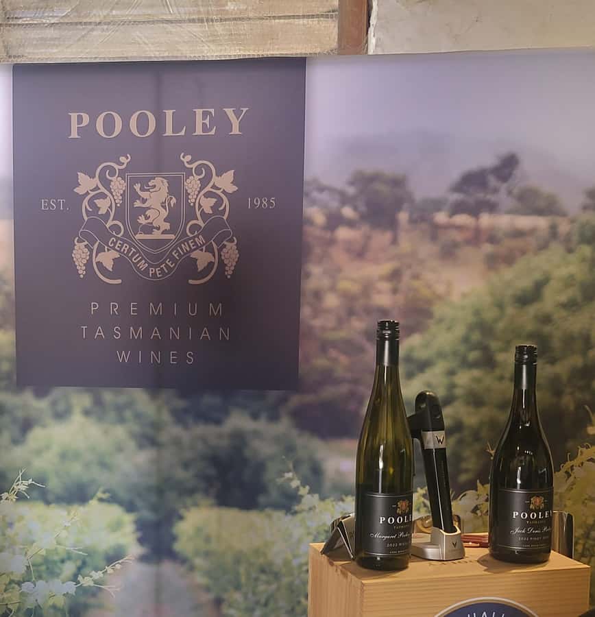 Signature Wine Tour - Hobart & SE Tasmania - Ross makes the road time count