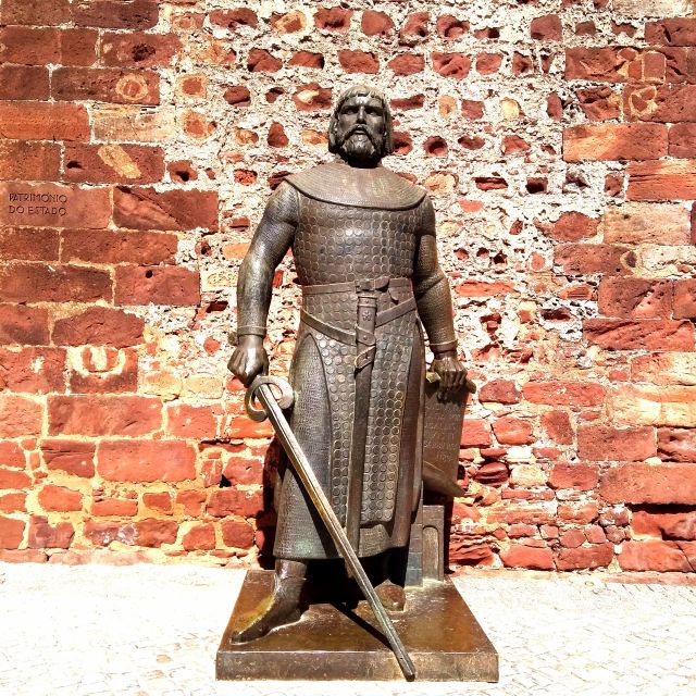 Silves, Caldas and Monchique Wine Tasting: Full Day Tour - The guides and the small minivan