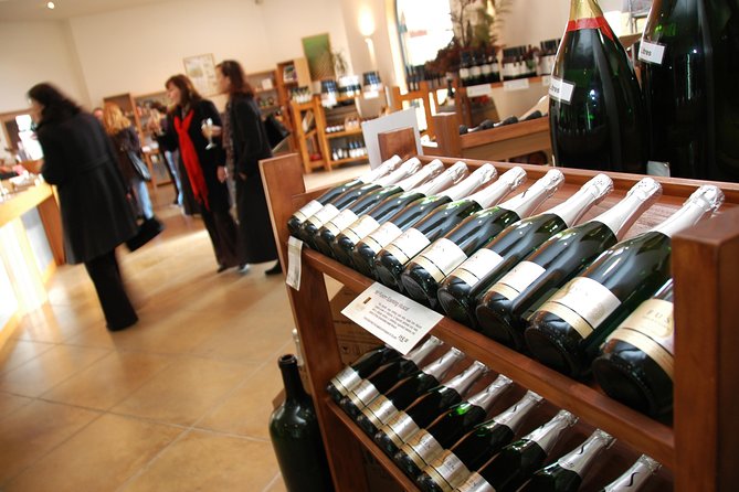 Small-Group Kumeu Wine Country Tour with Wine Tastings & Lunch - Starting at noon from central Auckland