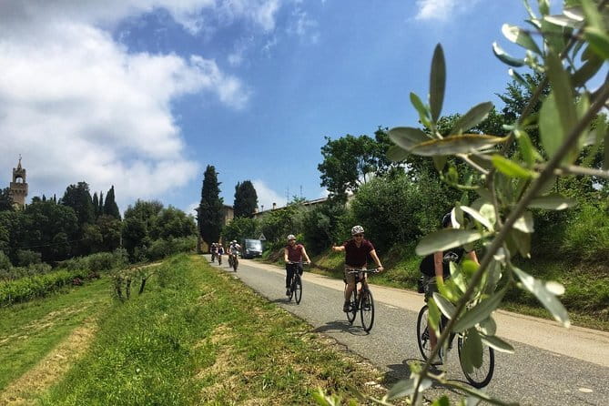 Small-Group Wine Tasting Experience in the Tuscan Countryside - The guides make a noticeable difference