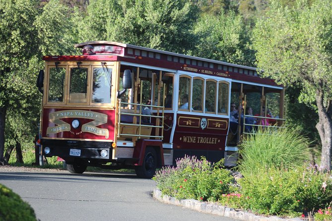 Sonoma Valley Open Air Wine Trolley Tour - Lunch breaks up the tasting schedule