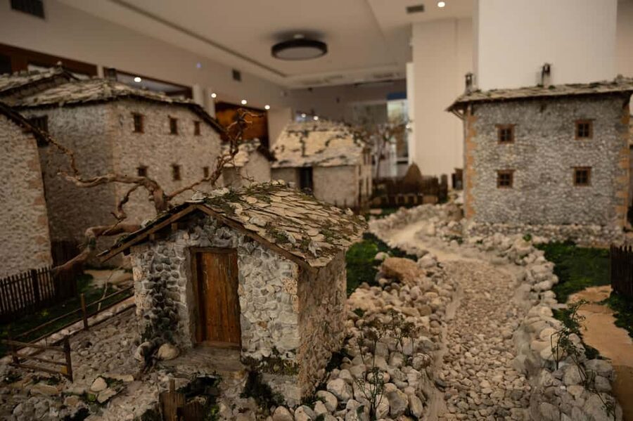 Split/Trogir: Mostar and Medjugorje Tour with Wine Tasting - Meeting the group in Split or Trogir