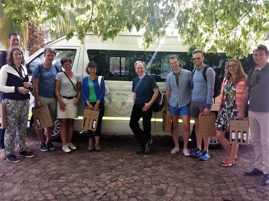 Stellenbosch: Hop-On Hop-Off Northern Route Wine Tour - Simonsig for bubbles and a relaxed first tasting