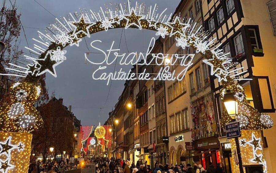 Strasbourg: Christmas Markets Walking Tour with Mulled Wine - Starting with a guide and a manageable group