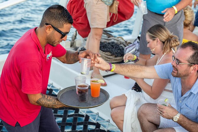 Sunset Cruise in Los Cabos with Jazz and Wine - The open bar and the music