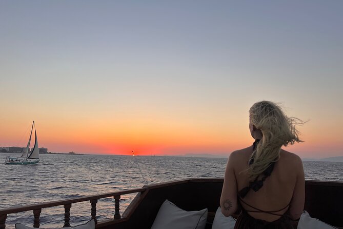 Sunset Cruise with Greek BBQ & Unlimited Aperol Spritz, Beer Wine - Comfort, facilities, and group size