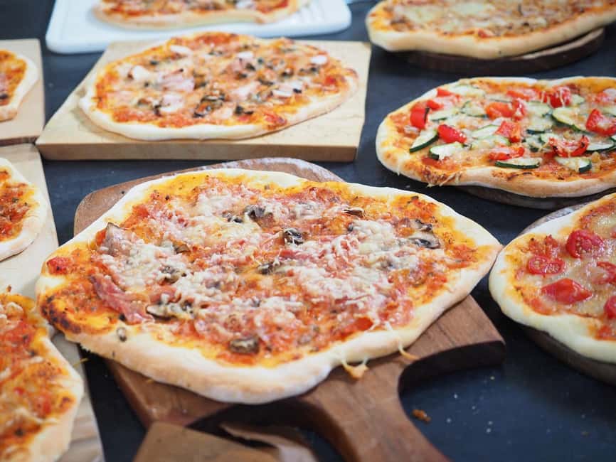 Taormina: Pizza Making Class with Lunch and Wine Tasting - Coffee, starters, cheese, and a glass of wine