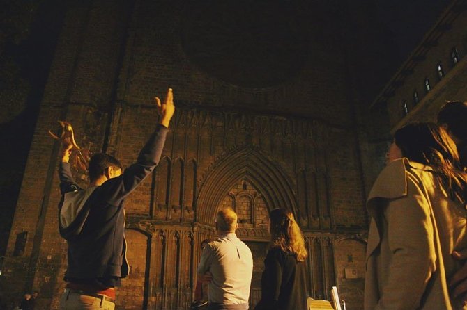 Tapas and Wine Walking Tour in Barcelona - Two hours among the Gothic Quarter’s old streets