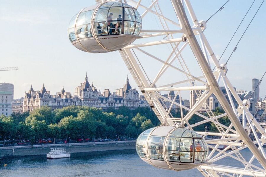 The London Eye Champagne Experience - Boarding a shared capsule