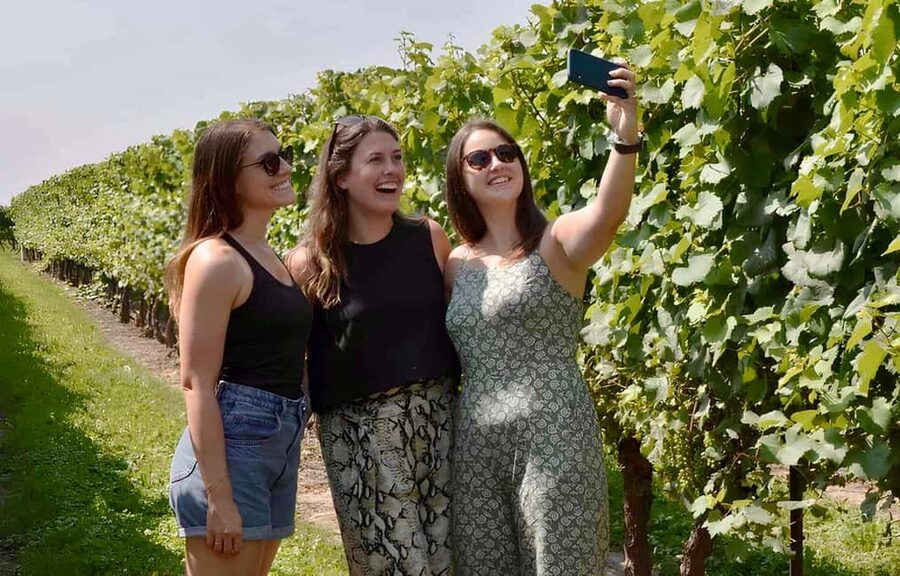 Toronto: Niagara-on-the-Lake, Wine Tasting & Chocolate Tour - Key points to know before booking