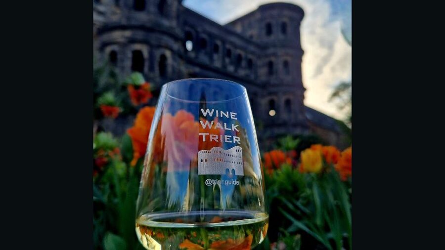 Trier: Guided City Walk with Wine Tasting - Market Cross and Trier’s central square