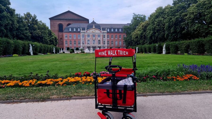Trier: Guided City Walk with Wine Tasting - The Aula Palatina and Electoral Palace