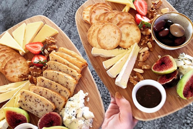 Ultimate Swan Valley Food and Wine Day Trip from Perth - The first tastings: wine with cheese and biscuits