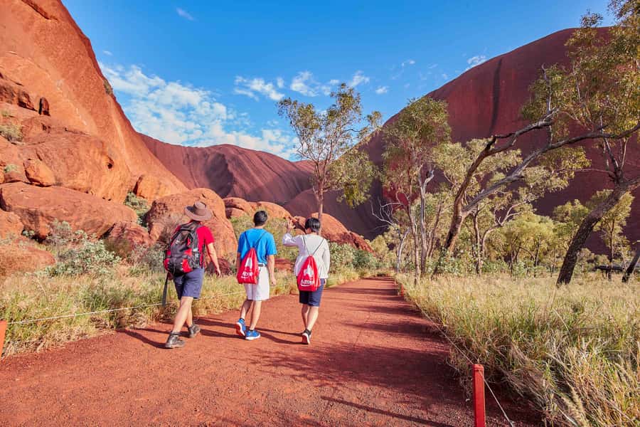 Uluru: Sacred Sites & Sunset Tour with Wine & Cheeseboard - Why this Uluru tour works well for a first visit