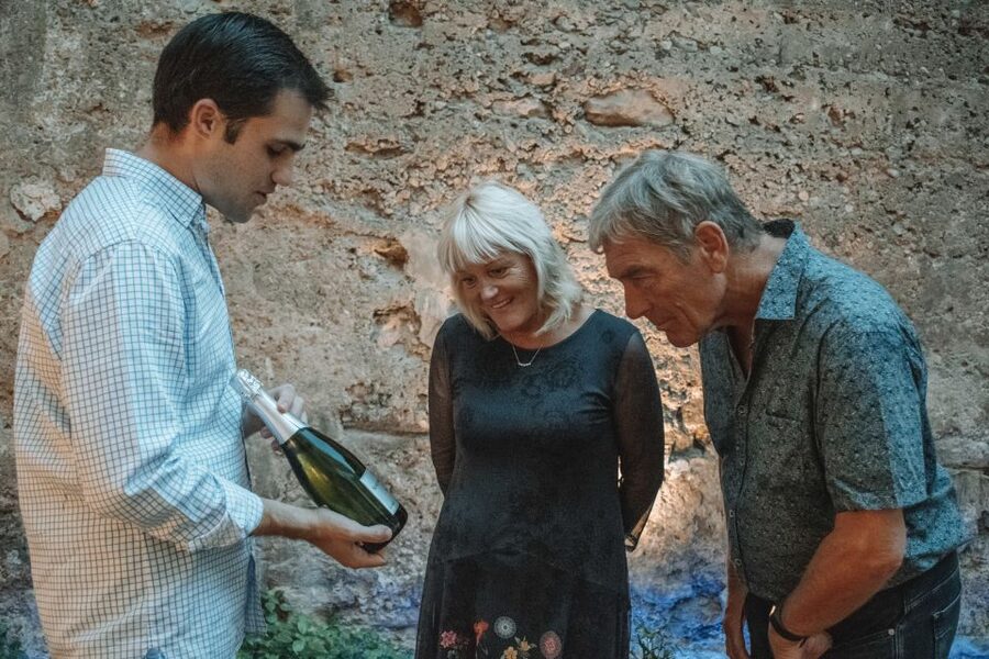 Valencia: Old Town Tour, Wine & Tapas in an 11th c. Monument - Who should book it