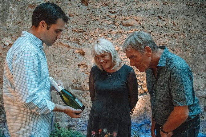 Valencia Old Town Tour with Wine & Tapas in 11th Century Historic Monument - What you actually drink and eat