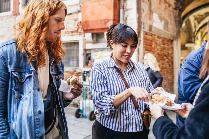 Venice: Eat Like a Local Food Tour with Wine & Spritz - Quiet lanes and local eating habits