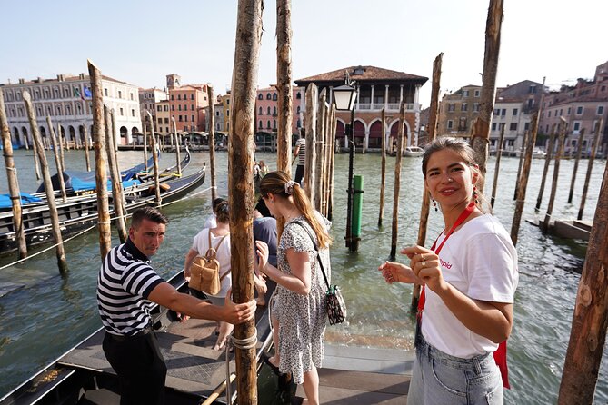 Venice Like a Local: Food, Wine & Spritz Tour with Traghetto Ride - The Rialto Bridge and San Polo on foot
