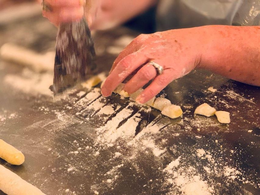 Venice: Pasta and Tiramisu Cooking Class with Wine - Starting with tiramisu