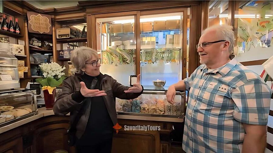 Venice: Sunset Walking Tour with Food and Wine Tastings - Rialto Bridge and Venice beyond the postcard