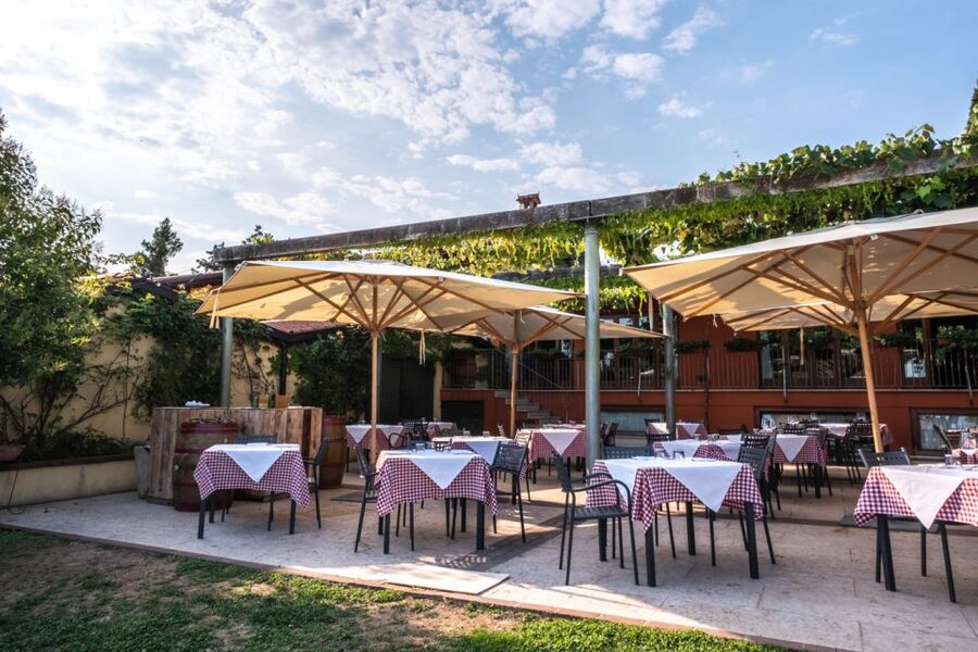 Verona: Wine Tasting with Snacks and Panoramic Views - A hillside farm close to central Verona