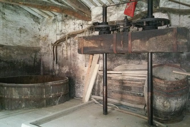 Visit a winery of the 19th century and its draft - Finding La Bodega del Tesoro in Cuzcurrita de Río Tirón