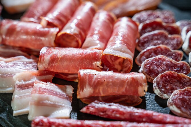 Visit and wine tasting with sausage and BODEGA PIRINEOS cheese - A practical introduction to Bodega Pirineos