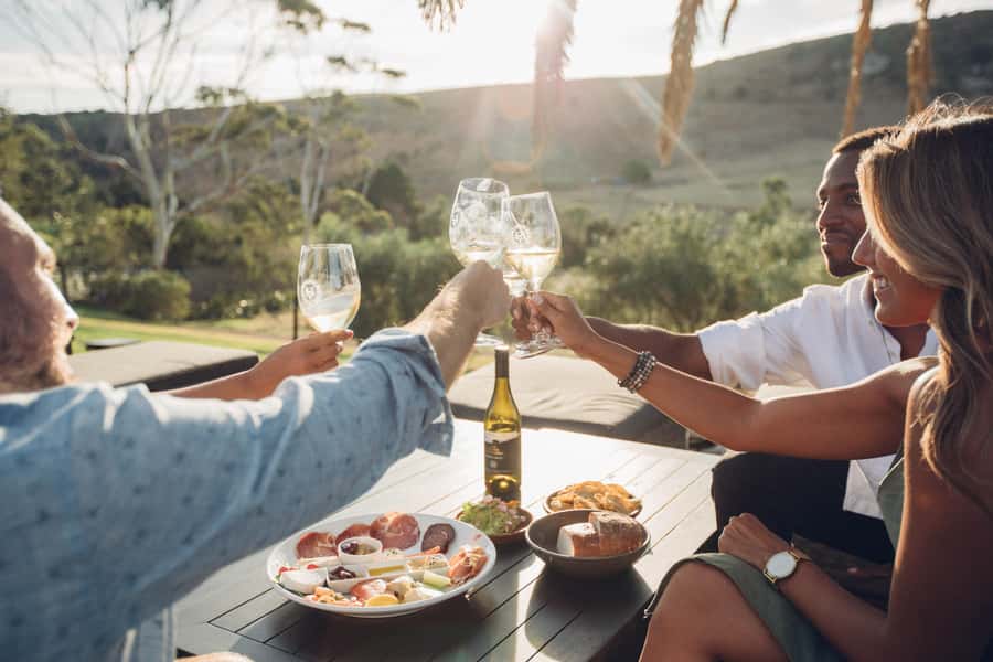 Waiheke Island: Wine Tour & Lunch at Award Winning Venue - Starting at Matiatia Wharf