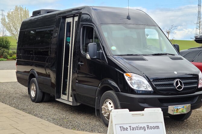 Willamette Valley Wine Tour with Lunch - The social side of a small shared tour