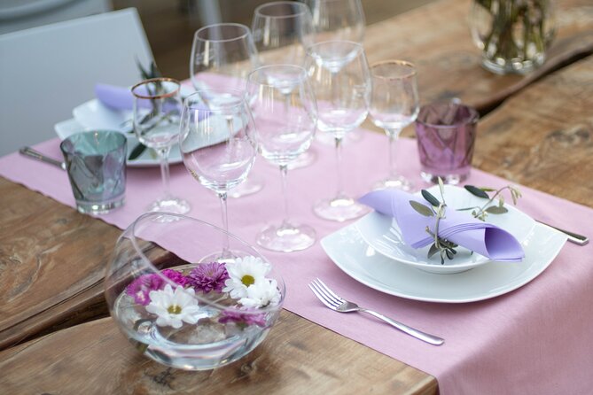 Wine and food tasting in an organic family winery - Key points at a glance