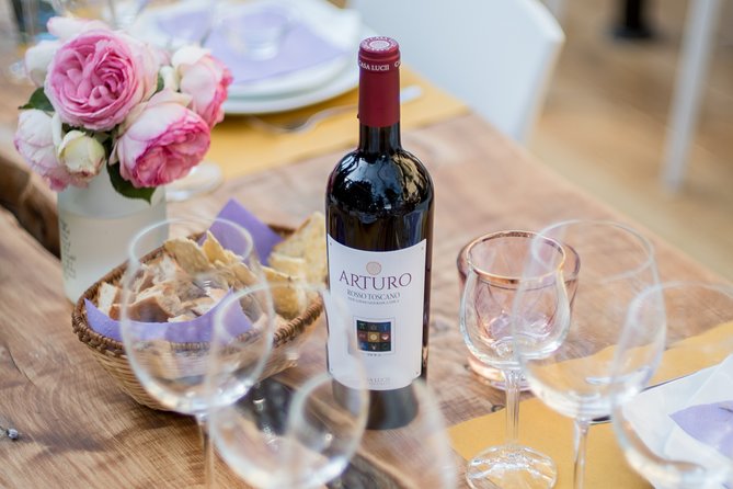 Wine and food tasting in an organic family winery - Arriving at Casa Lucii at noon