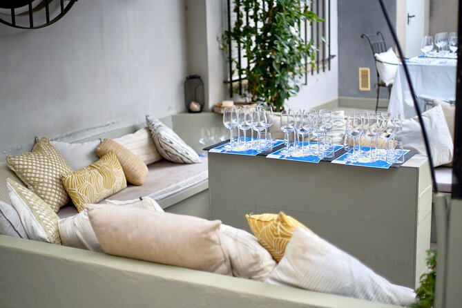 Wine Tasting Experience with a Professional Sommelier in Valencia City Center - Tapas, snacks, and the reality of the food