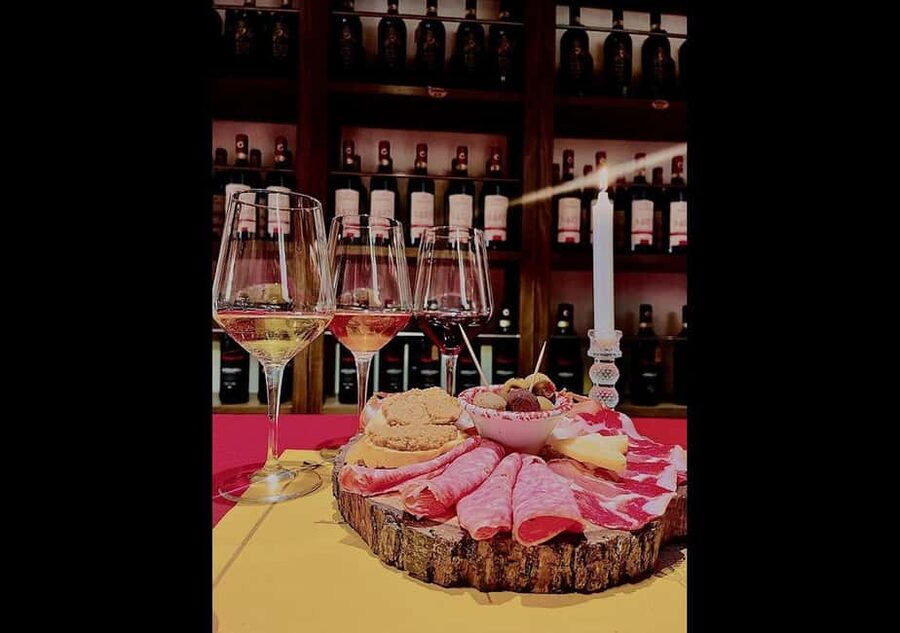 Wine Tasting Experience with Seven Types of Tuscan Wine - The Food Pairings Matter